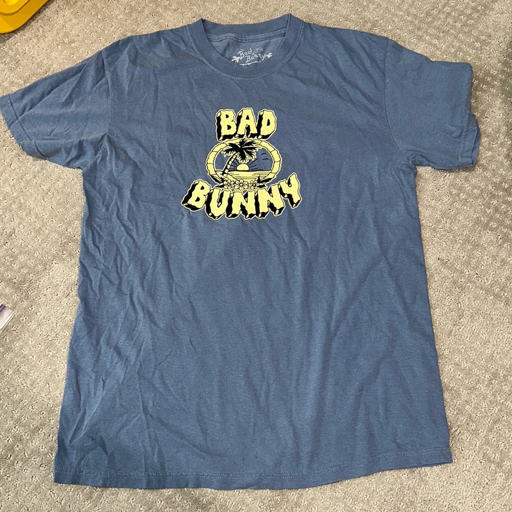 Authentic bad bunny tour tee size L blue